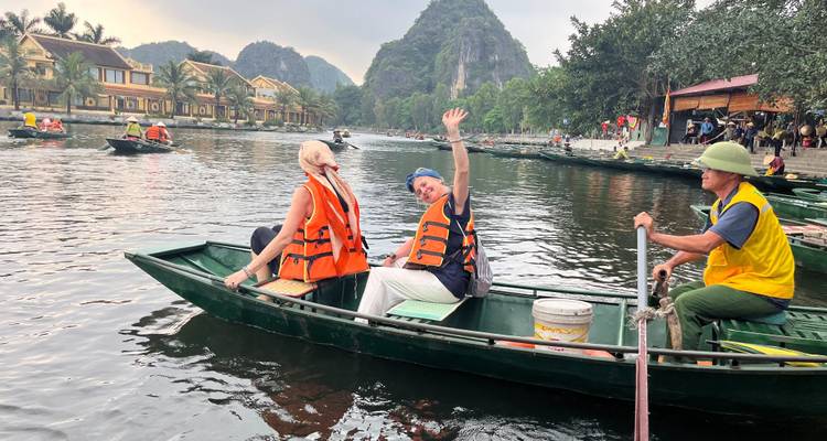 Fantástico viaje de vacaciones en familia al norte de Vietnam, a Mai Chau , Pu Luong , Ninh Binh y la bahía de Halong - VietLong Travel 1