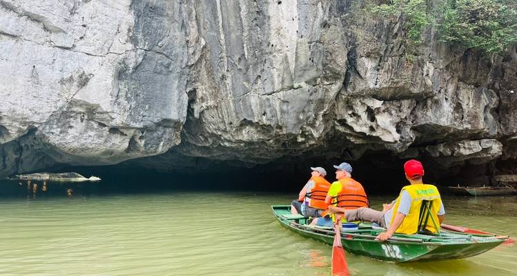 Brillantes viajes escolares por el norte de Vietnam desde Hanoi a Mai Chau , Ninh Binh , Bahía de Halong - VietLong Travel 3