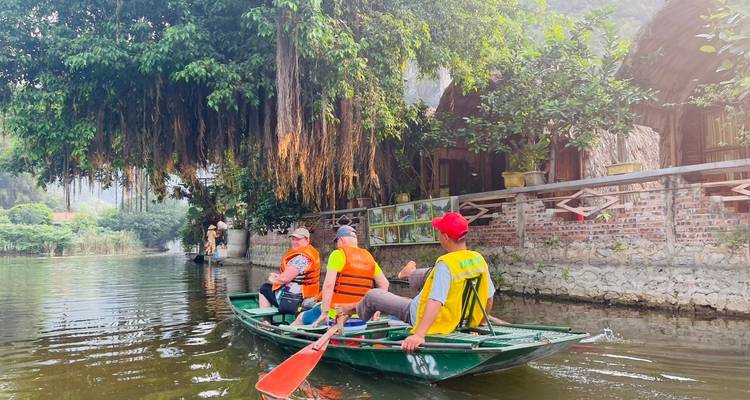 Brillantes viajes escolares por el norte de Vietnam desde Hanoi a Mai Chau , Ninh Binh , Bahía de Halong - VietLong Travel 10
