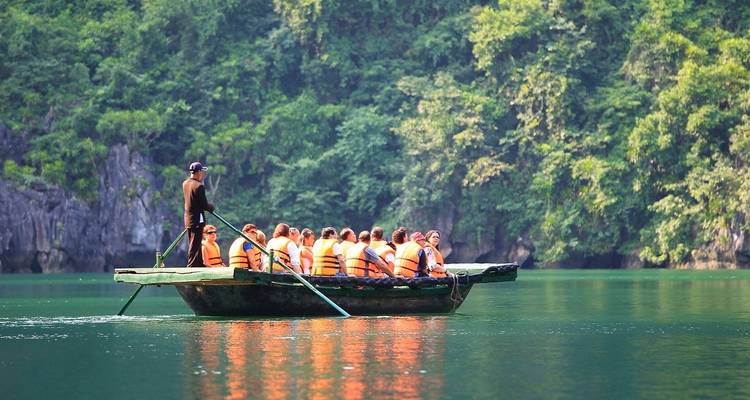 Croisière d'une journée dans la baie d'Ha Long, grotte, kayak, baignade, déjeuner, bus - Ha Long Bay Lux Cruises Tours 7