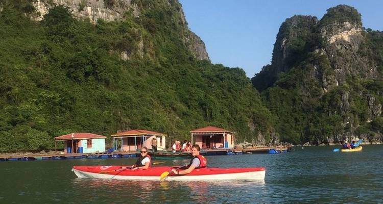 Croisière d'une journée dans la baie d'Ha Long, grotte, kayak, baignade, déjeuner, bus - Ha Long Bay Lux Cruises Tours 9