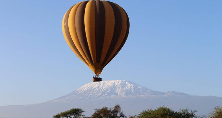 Heteluchtballon voor de Kilimanjaro