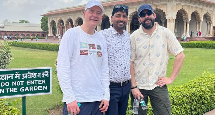 Circuito al amanecer del Taj Mahal en el mismo día desde Delhi -  Taj Voyages Tours  4