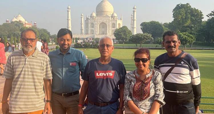 Circuito al amanecer del Taj Mahal en el mismo día desde Delhi -  Taj Voyages Tours  9