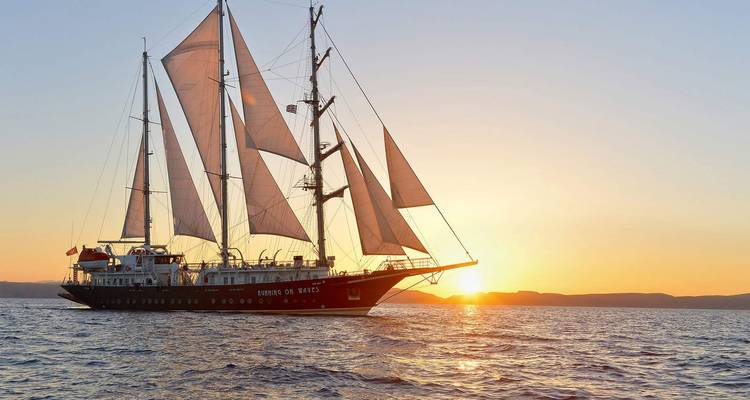 Grèce authentique. Croisière dans les Cyclades du Nord - 2025 - Running On Waves 1
