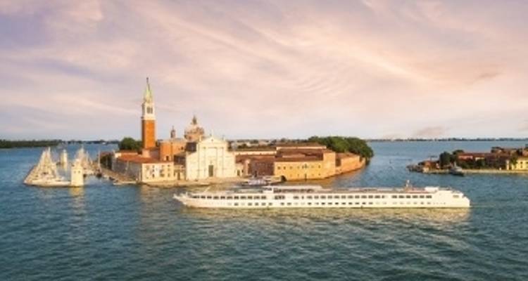 Venice, the epicenter of art, and its famous lagoon (port-to-port package) - CroisiEurope River Cruises 7