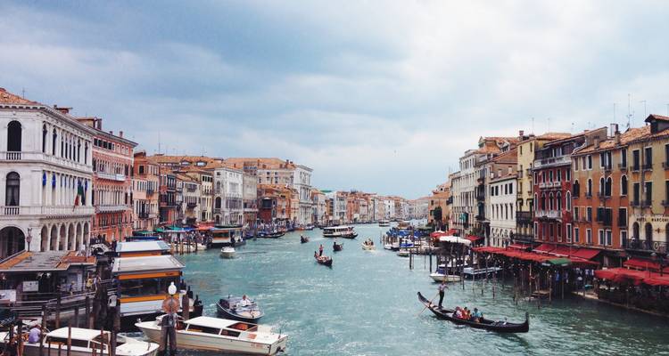 Roma, Venecia y las joyas del Véneto (2025) (De Venecia a Roma, 2025) - Uniworld Boutique River Cruise Collection 1