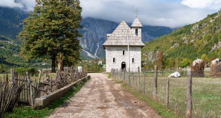 Circuito de senderismo autoguiado por el Parque Nacional de Theth y el Ojo Azul - Choose Balkans 6