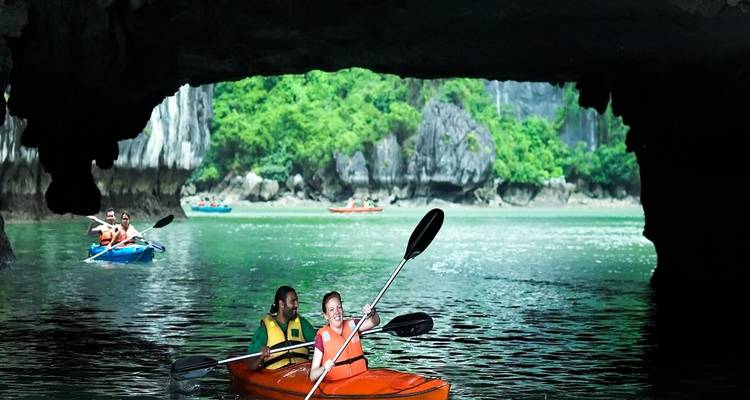 Explora los encantos de Vietnam con un crucero por la bahía de Halong con todas las comidas incluidas - Wonderful Holidays UK 1