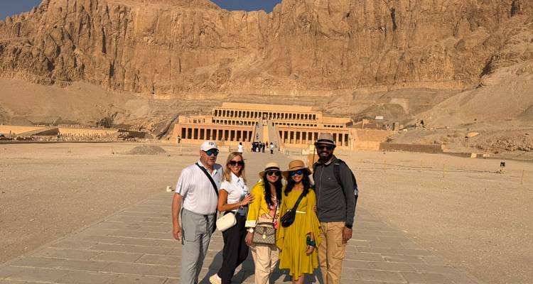 Group of tourists at Hatshepsut Temple.