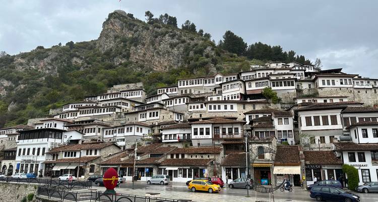 Visite de la ville de Berat (UNESCO) et du lac Belshi - Depuis Tirana - Smart Tour Albania 10