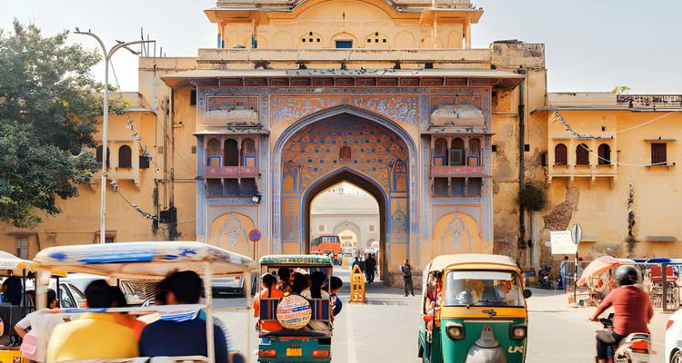 Jaipur: circuito guiado de 2 días por la ciudad con hotel de 3 estrellas -  Taj Voyages Tours  7