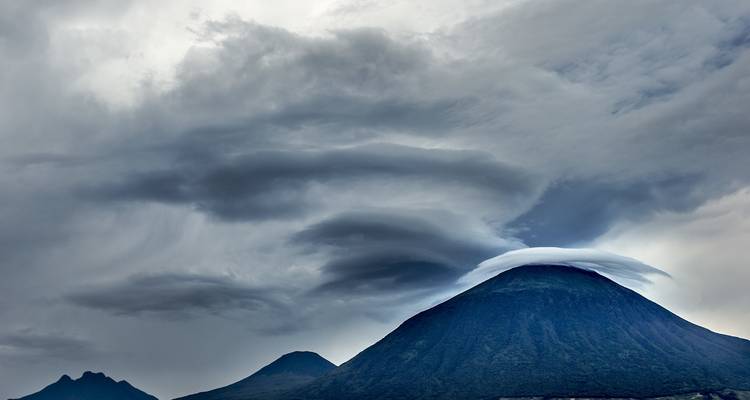 04 Días de Viaje Inolvidable a Ruanda Trekking con Gorilas - GoExplore Safaris 4