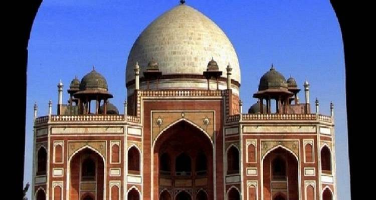 Vue détaillée du tombeau de Humayun, un chef-d'œuvre de l'architecture moghole.