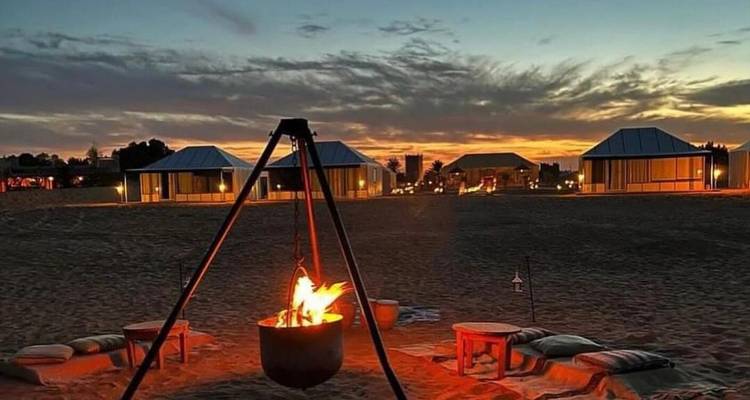 Circuit privé de 4 jours dans le désert du Sahara au départ de Marrakech : Promenade à dos de chameau et camp de luxe - Morocco Flawless Travels 7