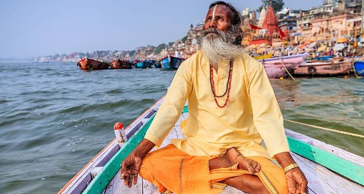 Circuit spirituel de 2 jours à Varanasi avec hébergement ! - Yoganshi Travel 1