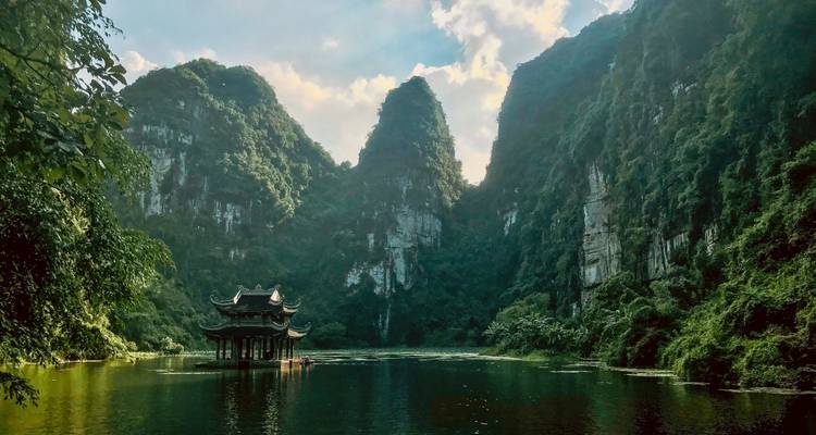 Circuito de un día a Ninh Binh: Pagoda de Bai Dinh, Paseo en Barco por Trang An y Cueva de Mua - Old Quarter Travel 3