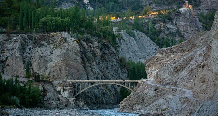 Escapadas de Élite: Viaje VIP a Hunza, Pakistán, para viajeros internacionales exigentes - Crossroads Adventure  1