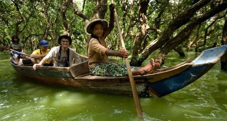 Private Floating Village Cruise at Tonle Sap Lake and City Tour - About Cambodia Travel & Tours 4