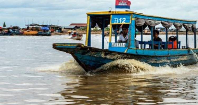 Private Floating Village Cruise at Tonle Sap Lake and City Tour - About Cambodia Travel & Tours 6