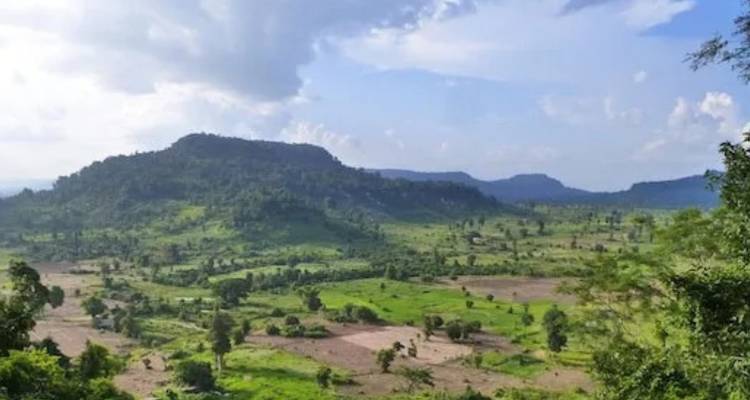 Jungle Trekking at Kbal Spean and Banteay Srei with Cambodia Landmine Museum Private Tour - About Cambodia Travel & Tours 4