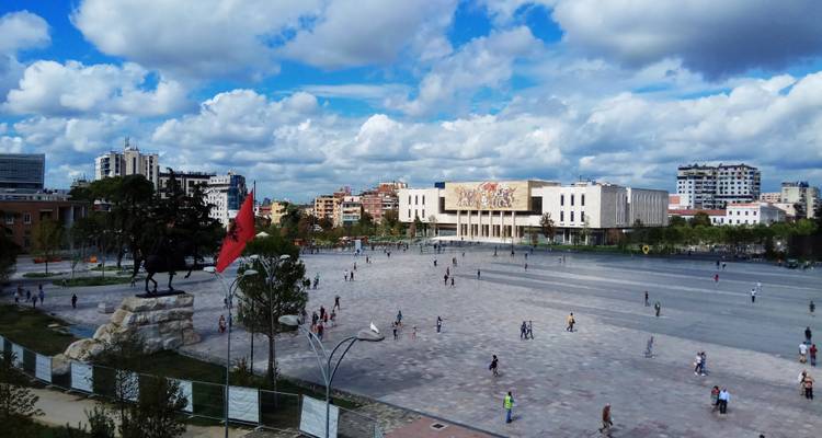 Visite à pied de Tirana ; Histoire et culture - Choose Balkans 2