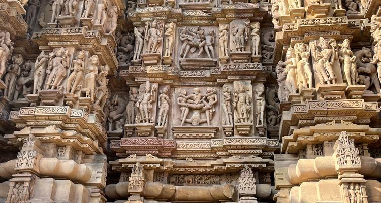 Taj Mahal y joyas de Madhya Pradesh con el Parque Nacional de Bandhavgarh , Orchha y Khajuraho - K K Holidays N Vacations  7