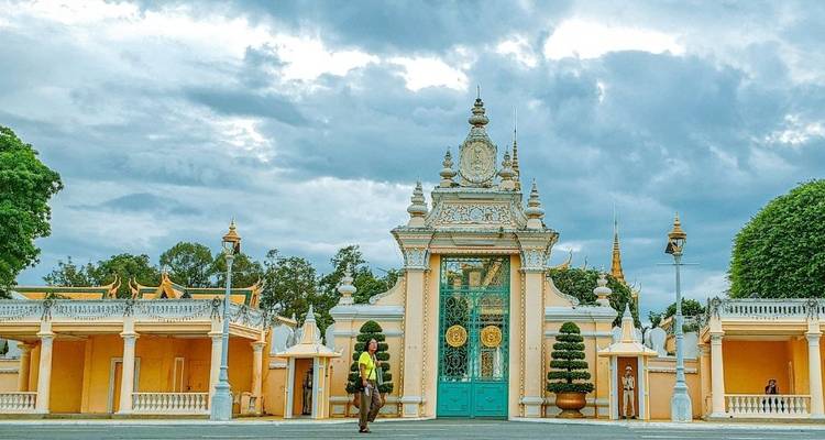 Circuito de un día a la ciudad de Phnom Penh y la montaña Oudong con el pueblo de los orfebres - About Cambodia Travel & Tours 6