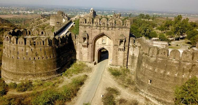 Indus Domes, Deserts & Islamabad - Encounters Travel 2