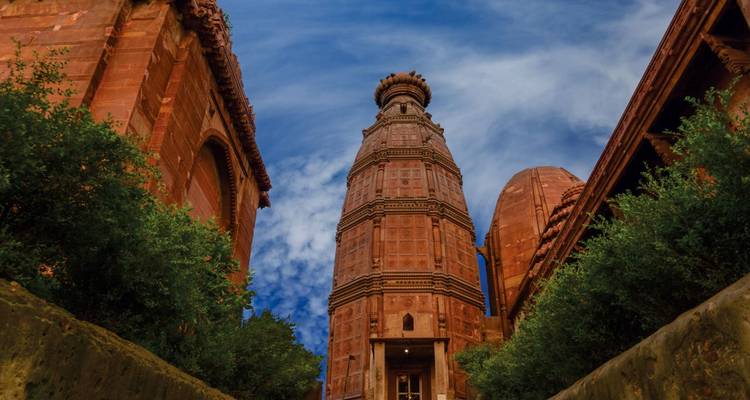 Indus Domes, Deserts & Islamabad - Oasis Overland 4