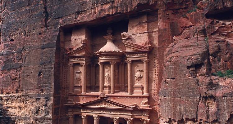 La façade emblématique d'Al-Khazneh, le Trésor, à Pétra.