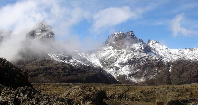 8 días de escalada al Monte Kenia: ruta Sirimon-Chogoria y safari por Maasai Mara - Gracepatt Ecotours Kenya 4