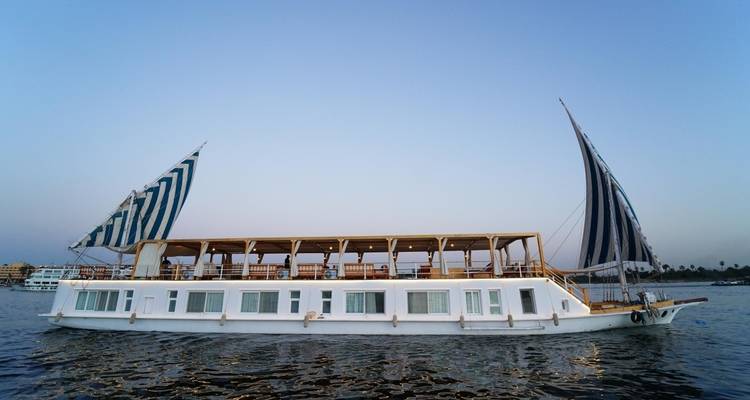 Dahabiya de lujo de Asuán a Esna - Nilvison Egypt Tours  1