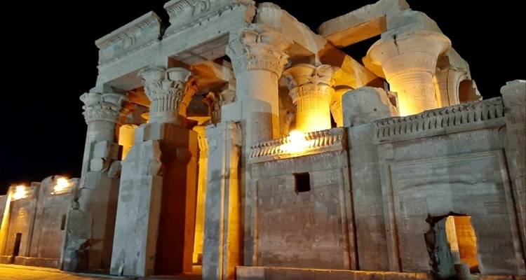 Dahabiya de lujo de Asuán a Esna - Nilvison Egypt Tours  8
