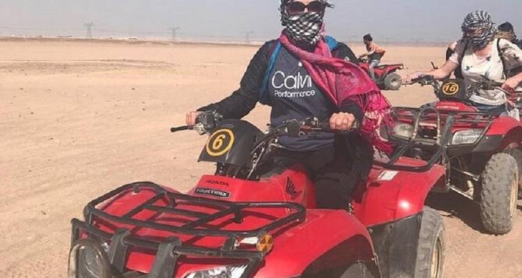 Safari en cuatrimoto por el desierto al atardecer con paseo en camello y cena beduina desde Hurghada - Egypt Gift Tours 8