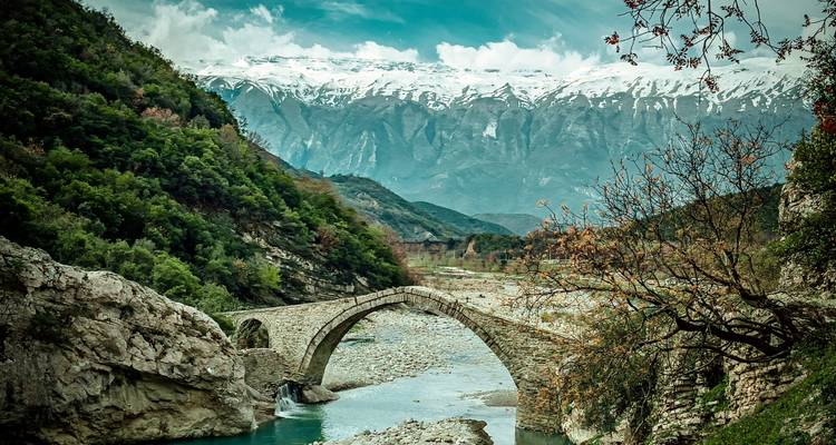 Théâtre du soleil : L'esprit de l'Albanie (autotour et visite guidée partielle) - Up Albania  6