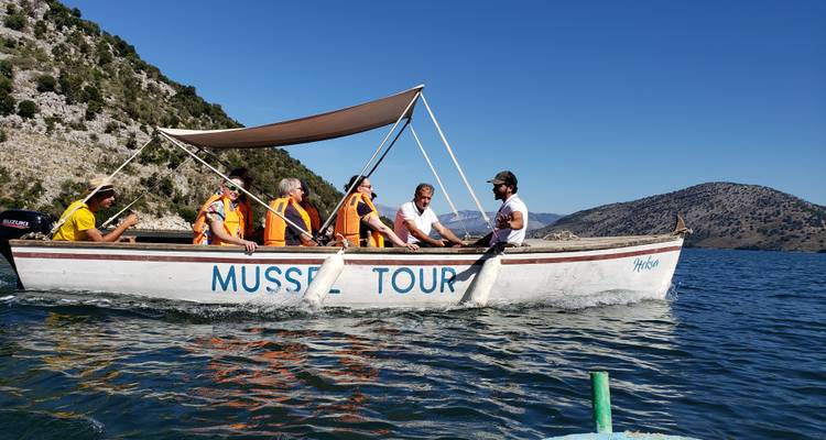 Théâtre du soleil : L'esprit de l'Albanie (autotour et visite guidée partielle) - Up Albania  1