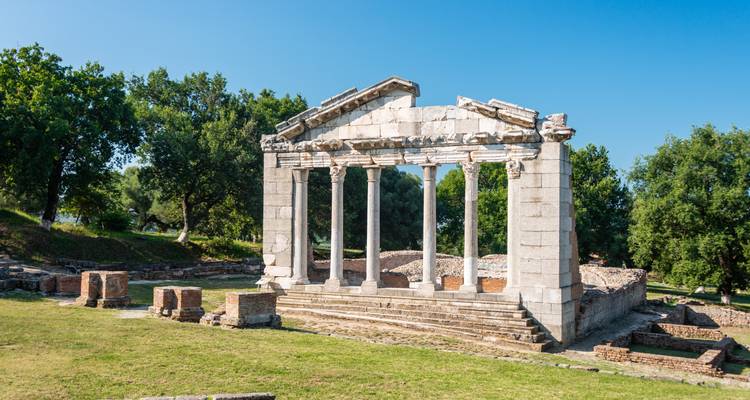 Théâtre du soleil : L'esprit de l'Albanie (autotour et visite guidée partielle) - Up Albania  2