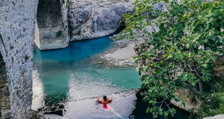 Théâtre du soleil : L'esprit de l'Albanie (autotour et visite guidée partielle) - Up Albania  4