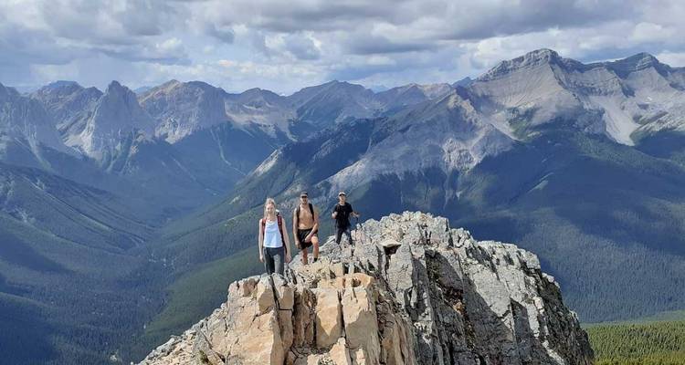 Ultimate Banff and Jasper Hiking Tour with Hotel Stays - Fresh Adventures 2