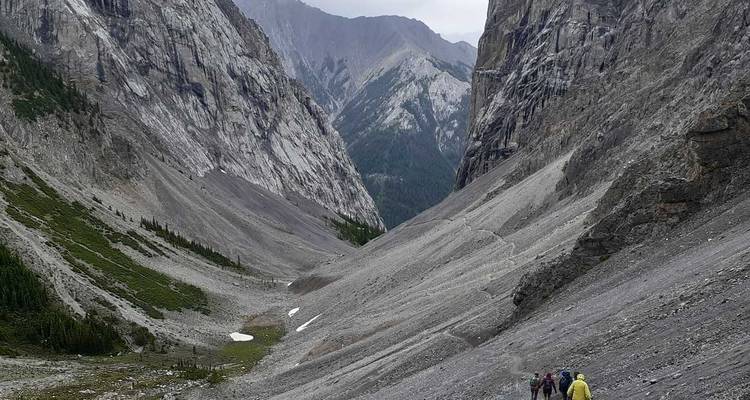 Ultimate Banff and Jasper Hiking Tour with Hotel Stays - Fresh Adventures 6