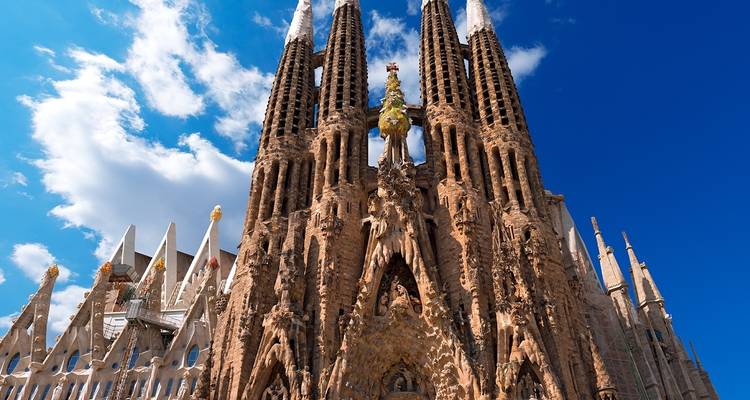 Nahaufnahme der ikonischen Basilika Sagrada Família.