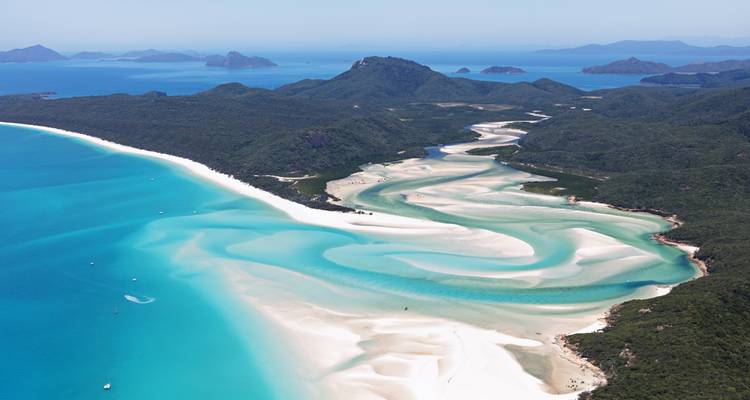 Panoramic view of Whitsunday Islands' clear waters and sand.
