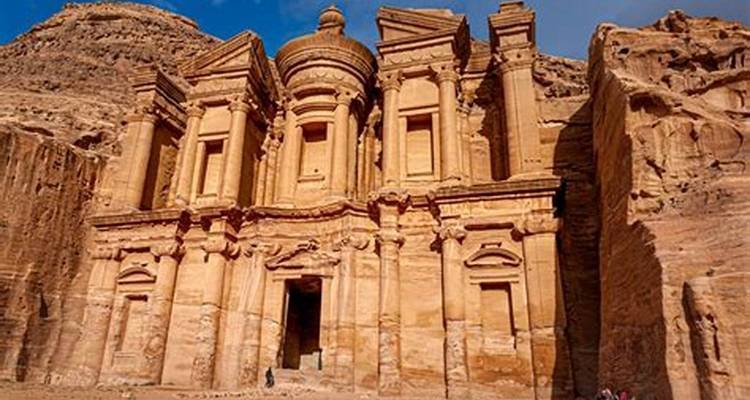 Al-Khazneh in Fels gehauene Fassade in Petra.