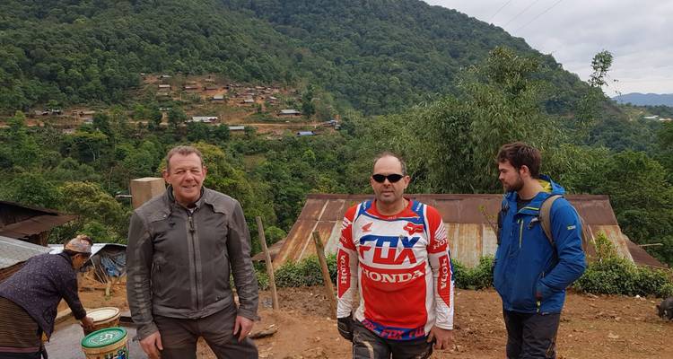 Épico viaje en moto por Laos de Norte a Sur a través de senderos cultos - DNQ Travel 8