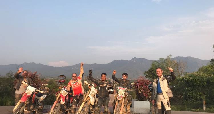 Circuit en moto à Luang Prabang vers les pistes de la jungle et la plaine des Jarres via Vieng Thong - DNQ Travel 1