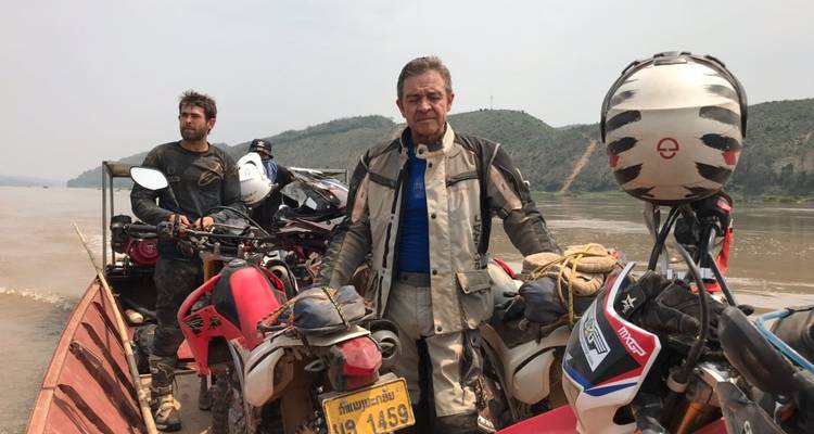 Circuit en moto à Luang Prabang vers les pistes de la jungle et la plaine des Jarres via Vieng Thong - DNQ Travel 6