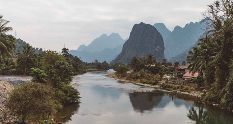 Viaje Selecto de 11 Días por los Ríos y la Selva de Laos - Stray Asia 1