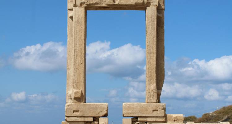 IREMIA | Athens, Naxos and Santorini (+sightseeing in Athens, ferries and flight) - Greca 10