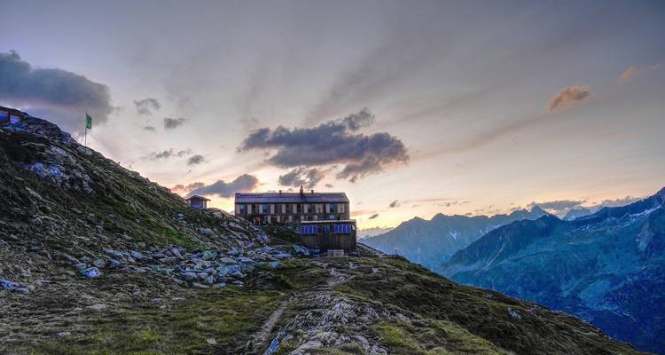 Hiking on the Berliner Höhenweg - World of Mountains GmbH 2
